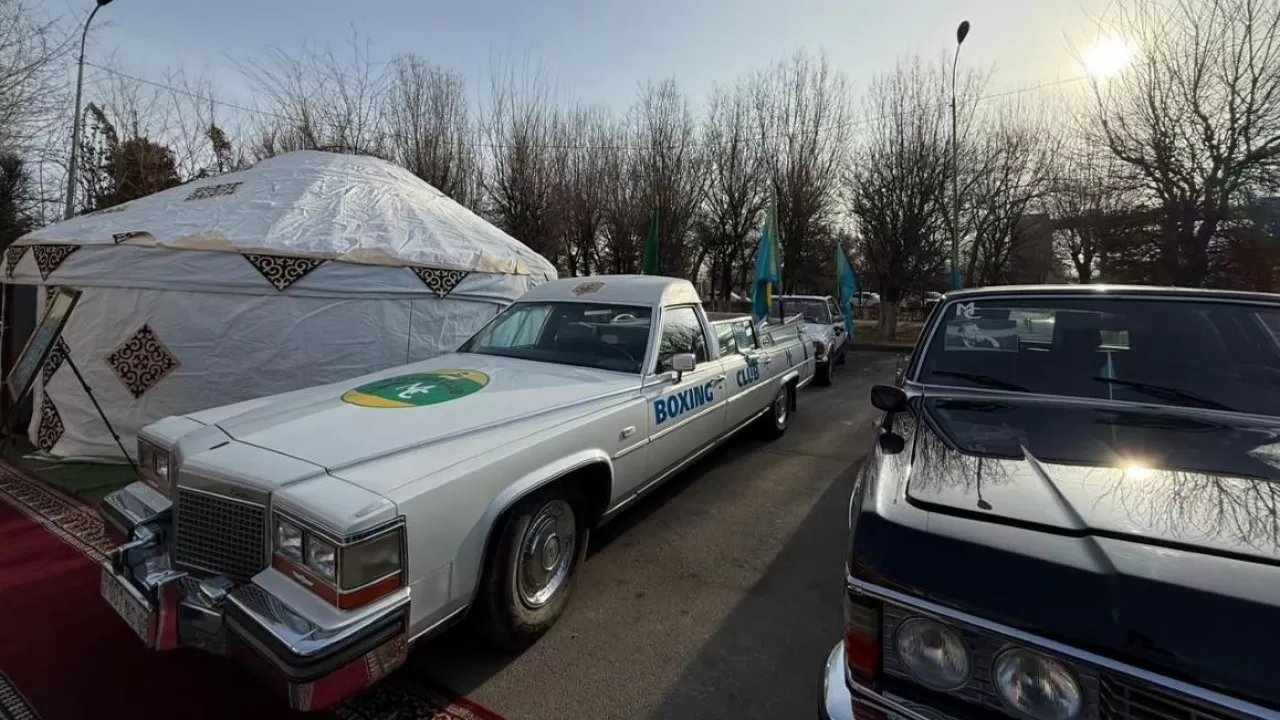 Ретро-автомобили украсили день референдума в Конаеве 