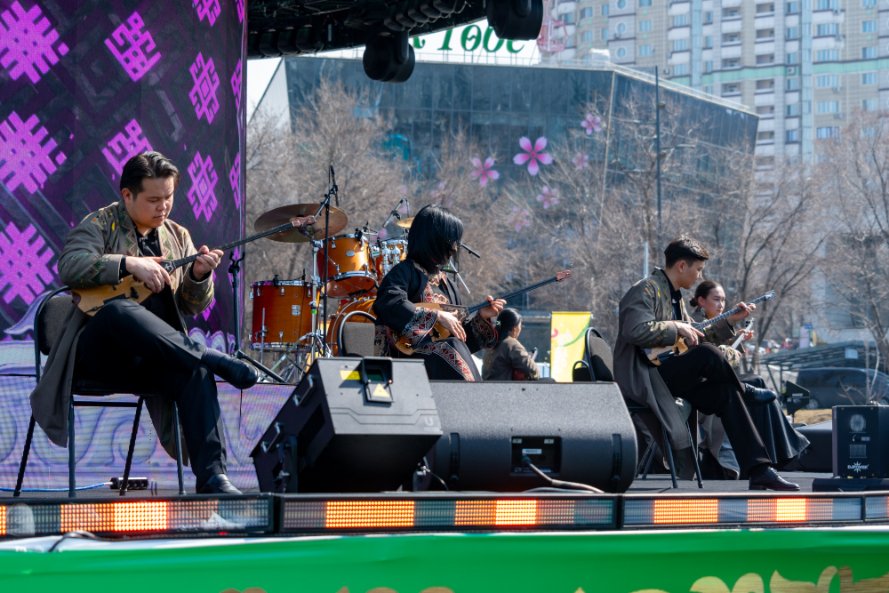 Весна взбодрила город: как празднуют Наурыз в Алматы