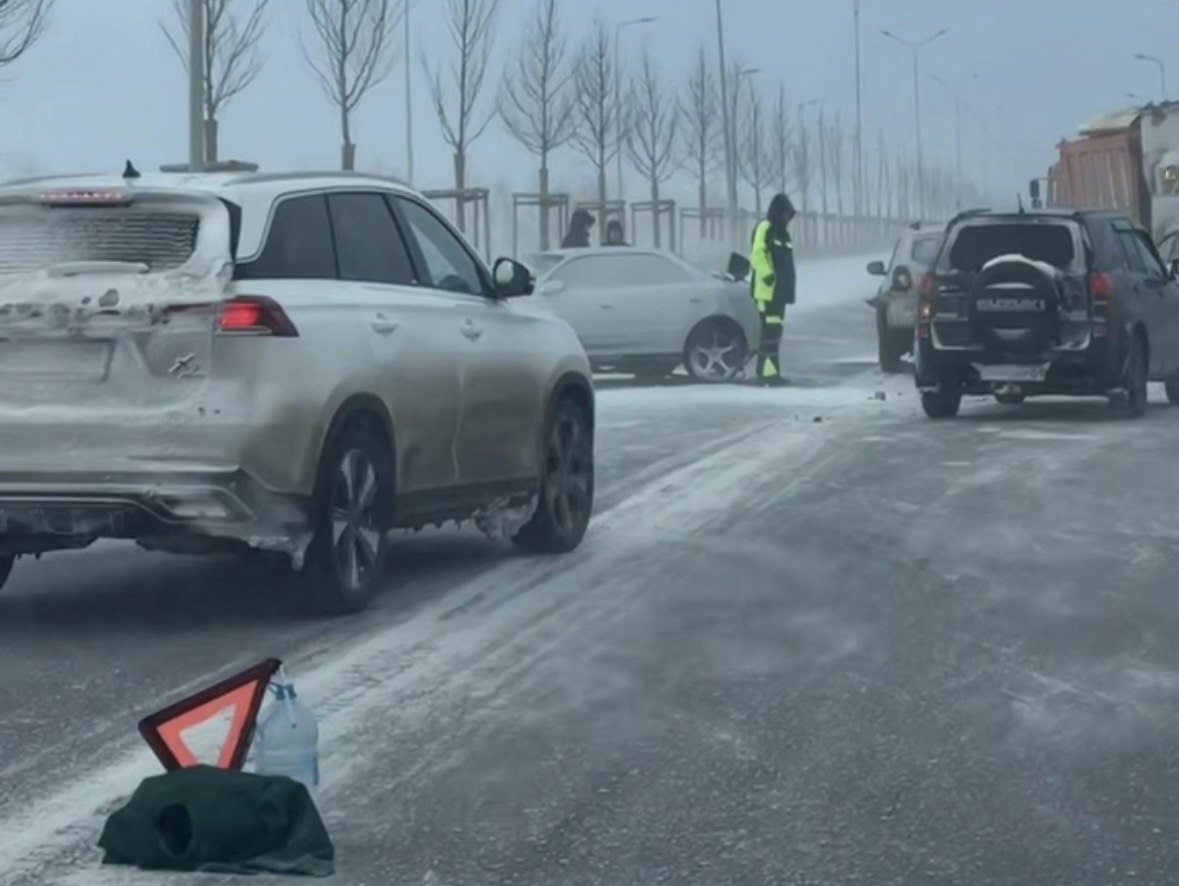 Астанадағы айналма жолда 3 көлік соқтығысты