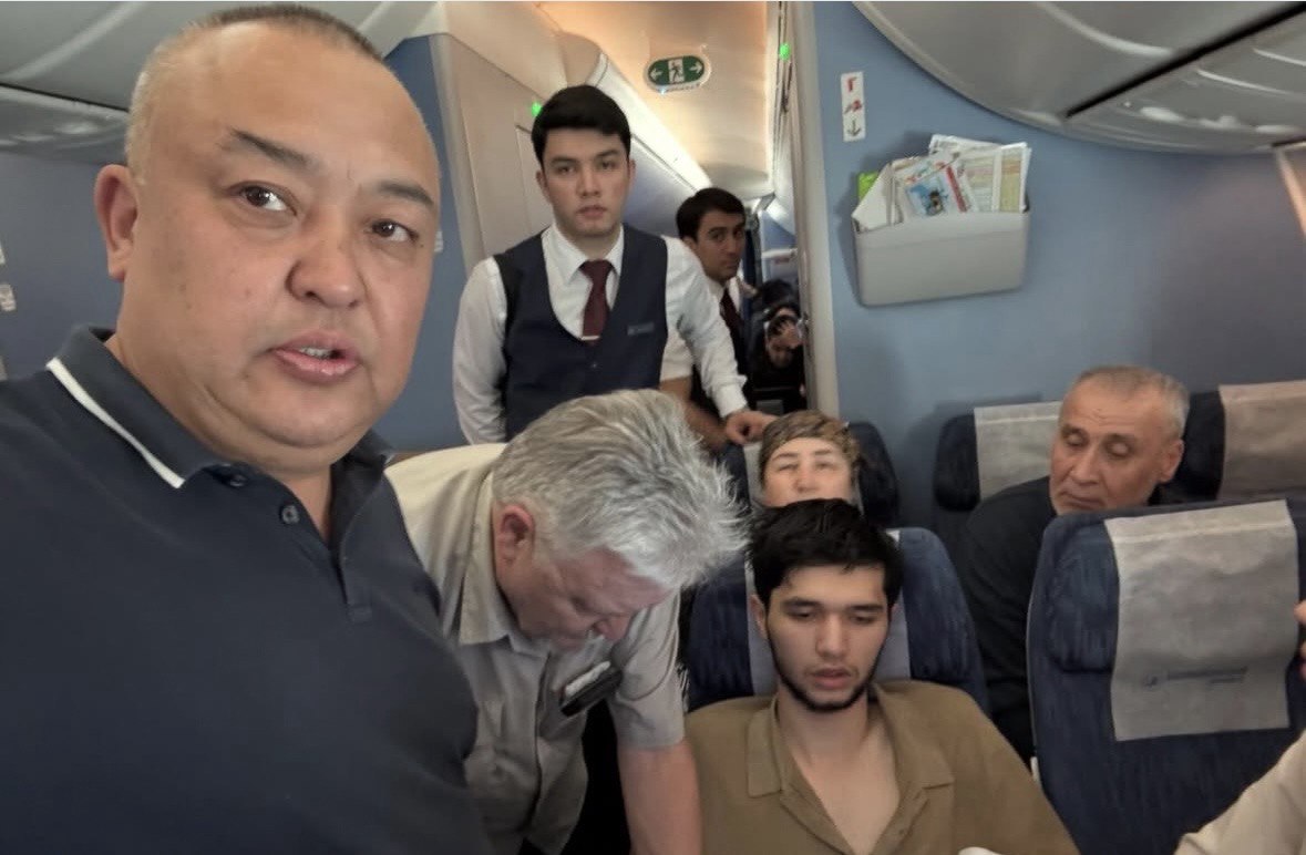 Қазақстандық дәрігер ұшақта денсаулығы нашарлаған жолаушыны аман алып қалды