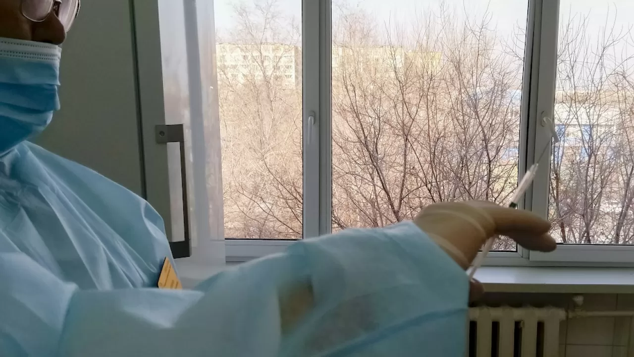 В Усть-Каменогорске 22-летний парень напал с ножом на школьницу 