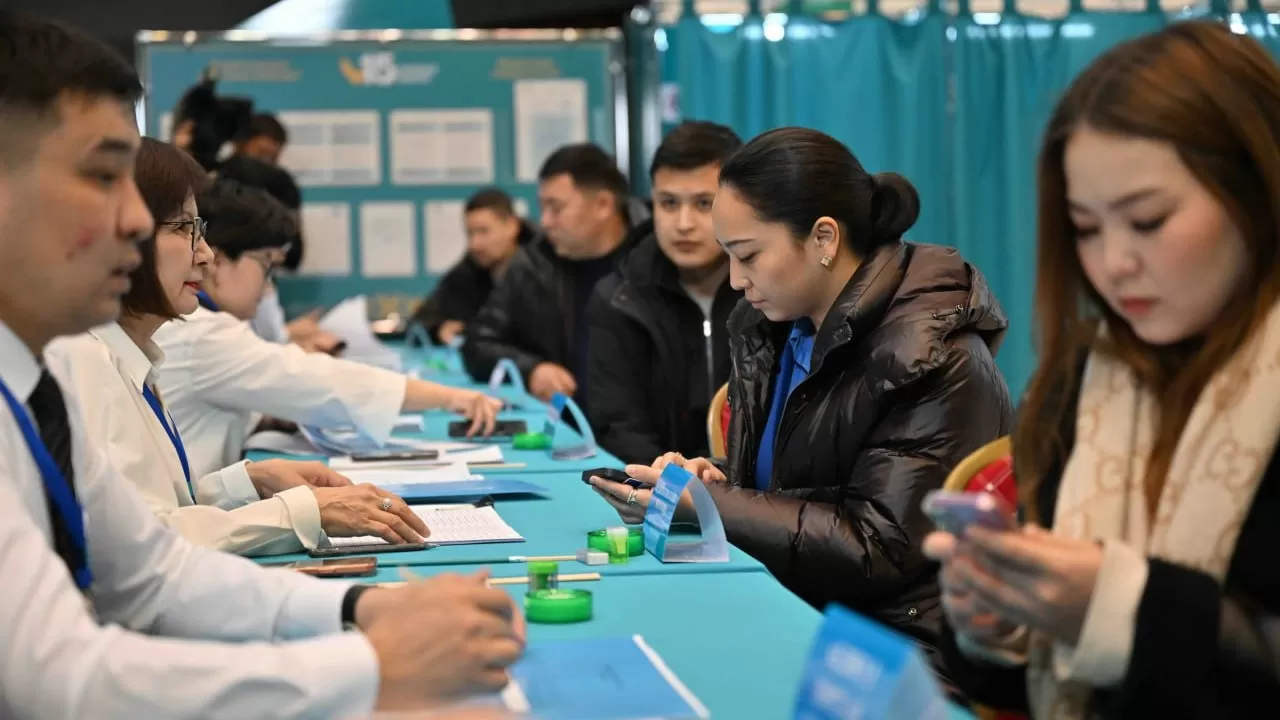 Озвучена явка избирателей на 12.00