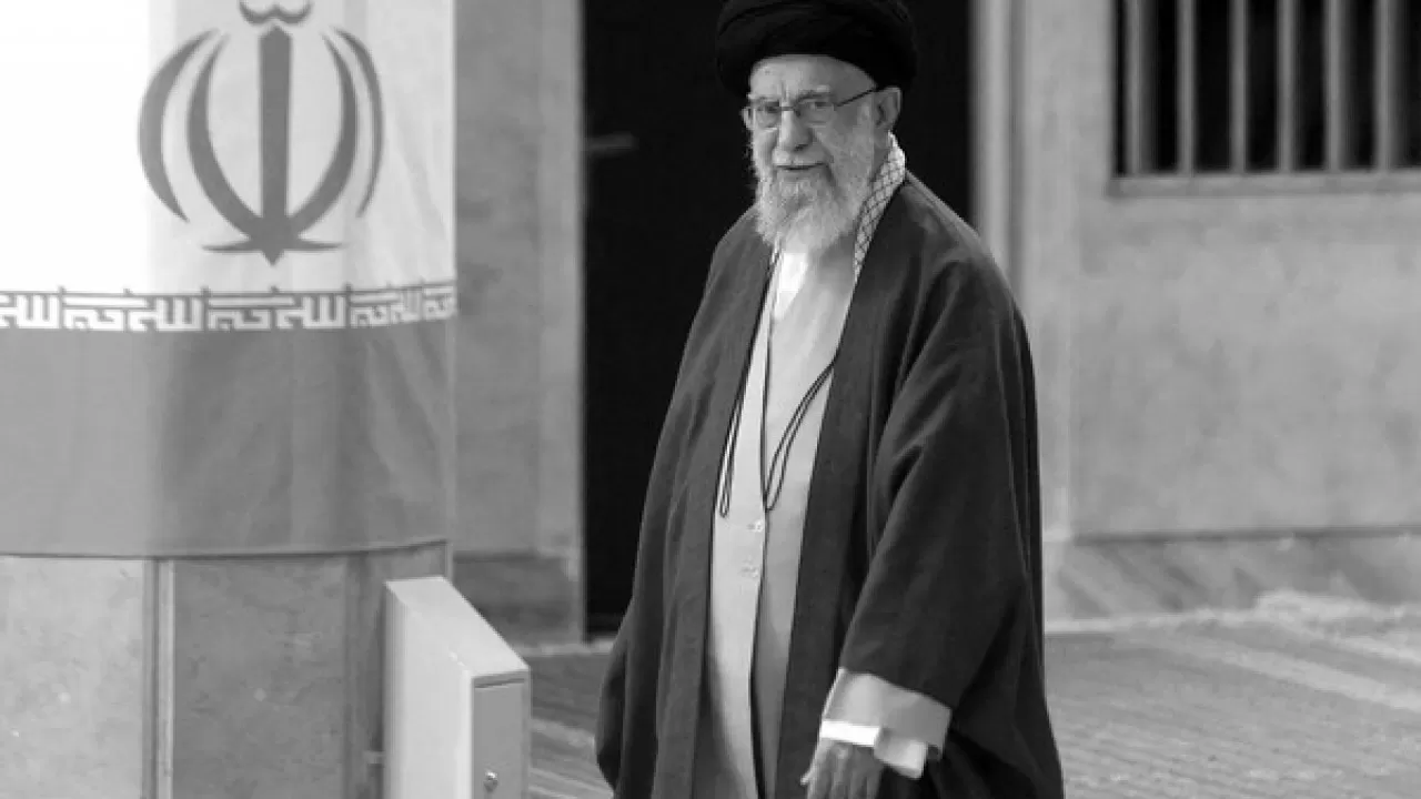 В Иране перенесли церемонию прощания с Хаменеи