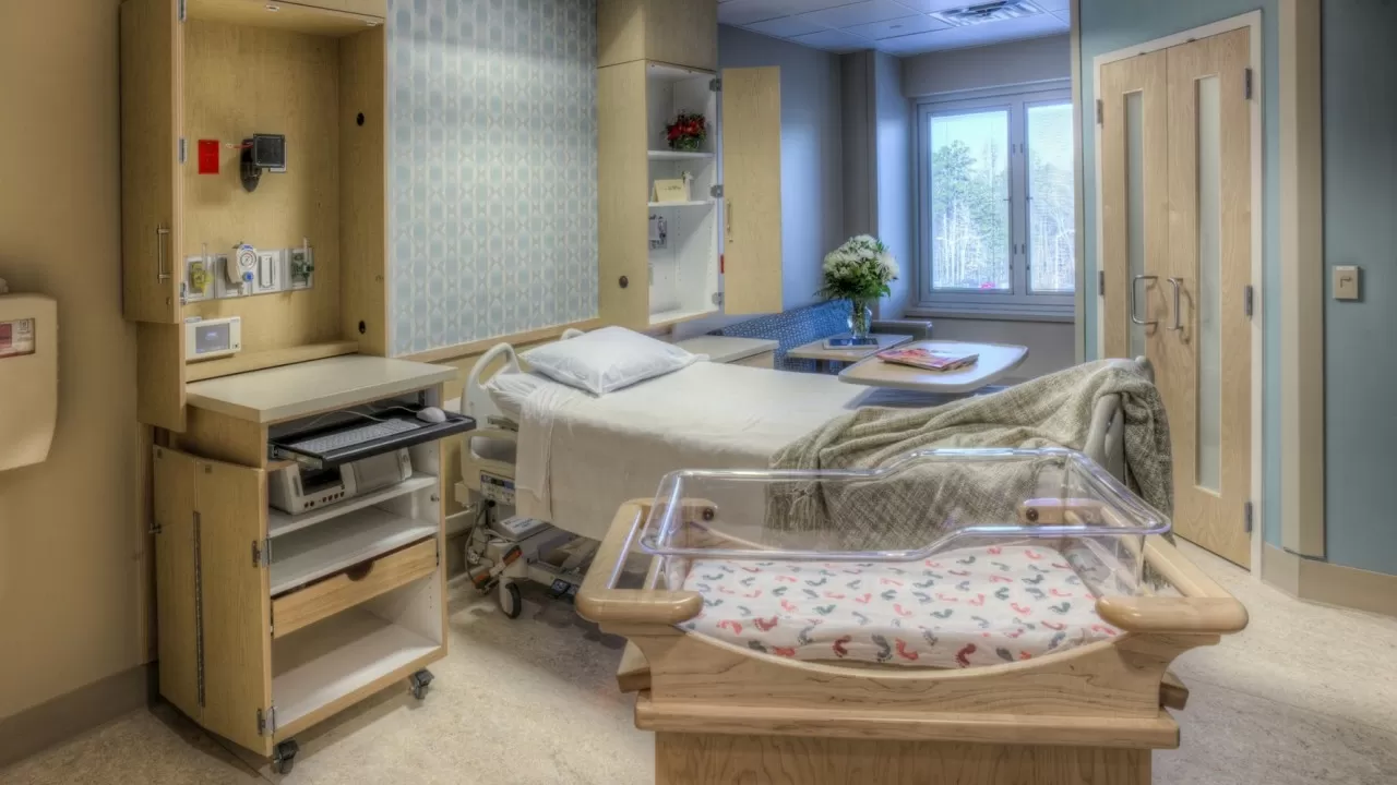 В роддомах Астаны нарушают права матерей