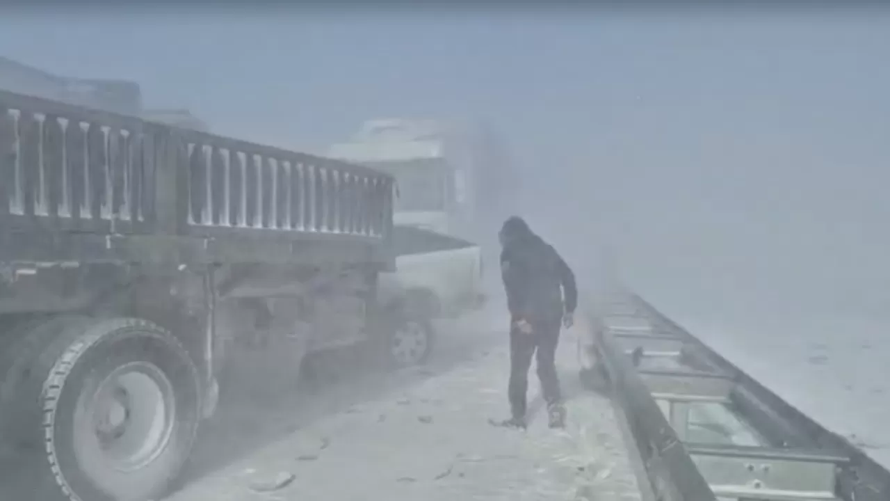 В массовом ДТП на трассе в Казахстане погиб человек 