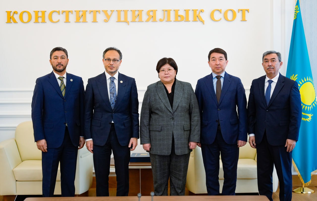 Конституциялық Сотқа референдумды бақылауға келген халықаралық бақылаушылар келді
