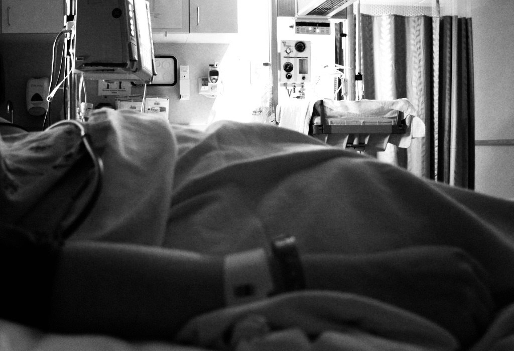 БҚО-да қыз зорлады деген күдікке ілінген шенеунік ауруханада қайтыс болды