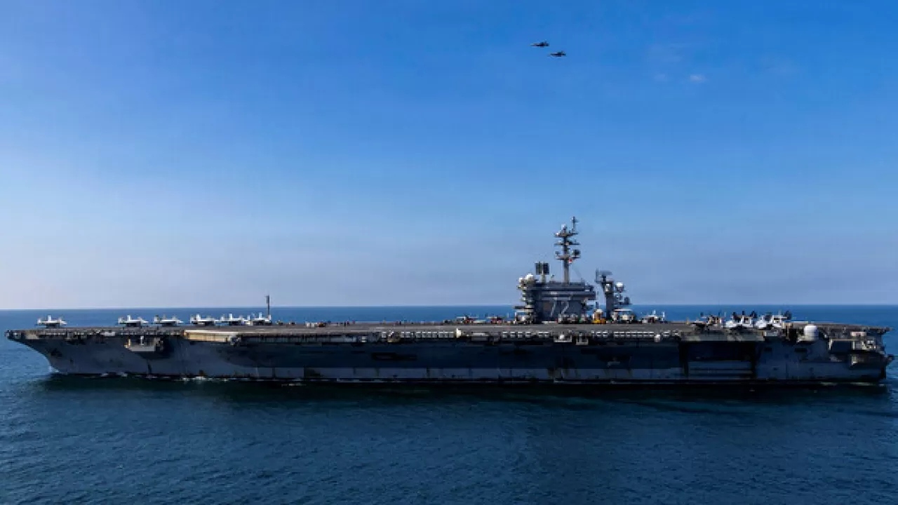 Иран атаковал авианосец "Авраам Линкольн"
