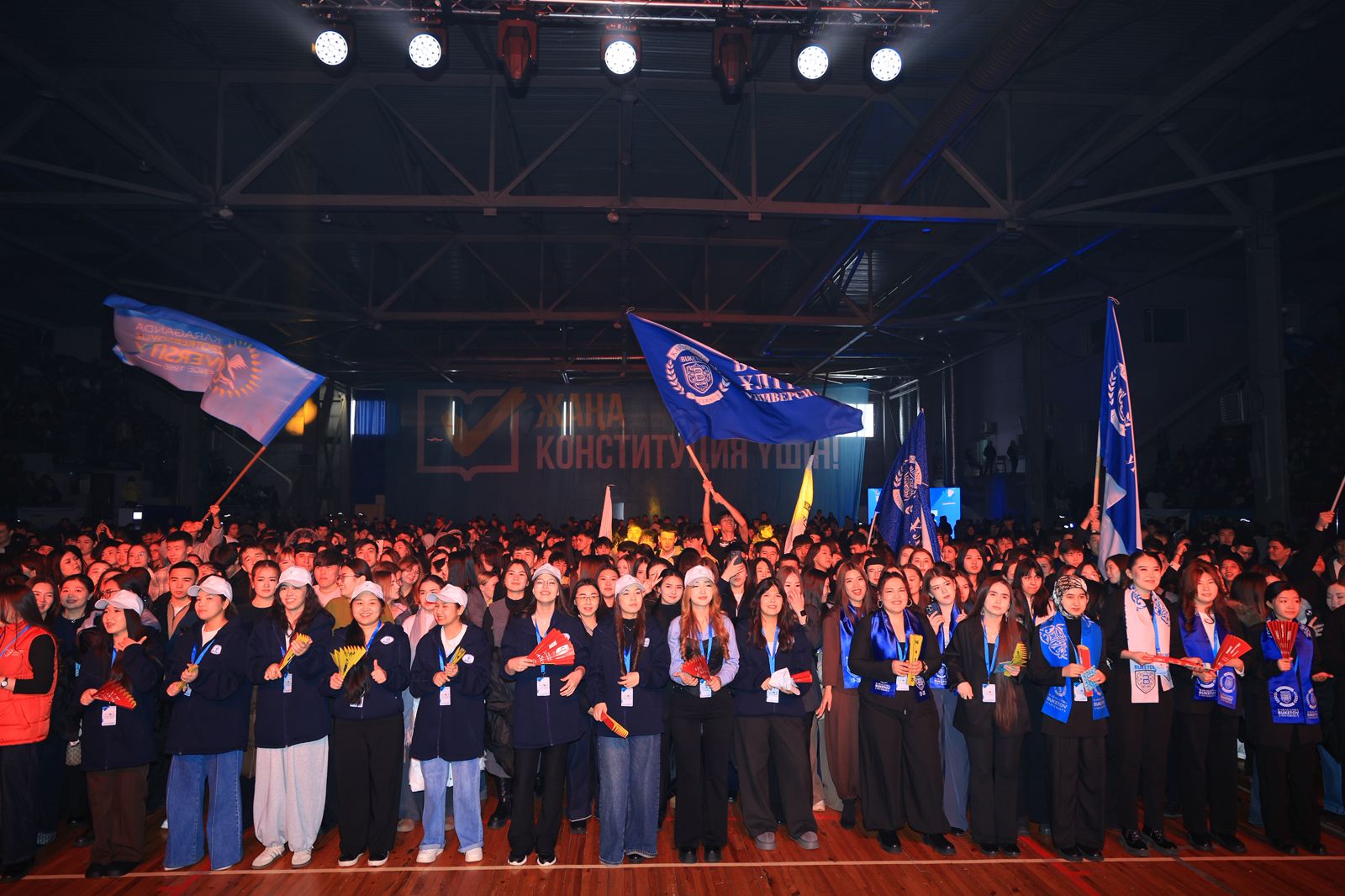  6 мыңға жуық қарағандылық жастар волонтерлер форумының жабылу салтанатына жиналды