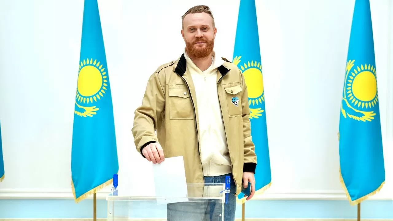 Стендап-звезда прилетел из Челябинска и проголосовал в Москве