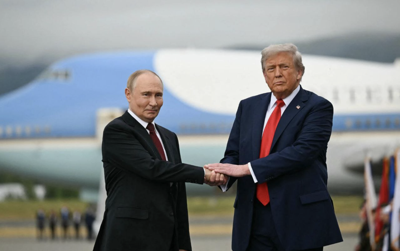 Путин мен Трамп телефон арқылы сөйлесті