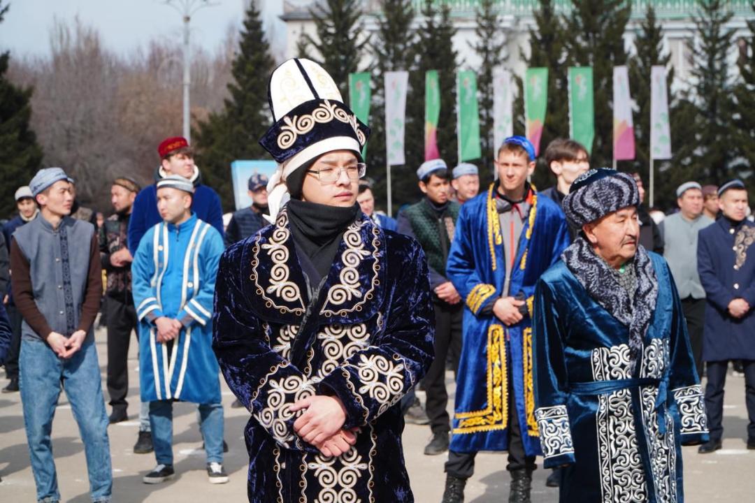 Көкшетауда 2 мыңнан астам адам "Қара жорға" биін билеп, рекорд орнатты 