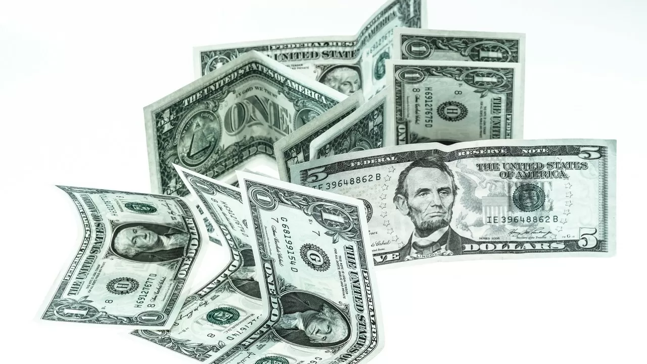 Доллар возвращает себе утраченные позиции на KASE 