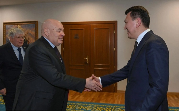 Ерлан Қарин Михаил Швыдкоймен мәдени-гуманитарлық ынтымақтастықты талқылады