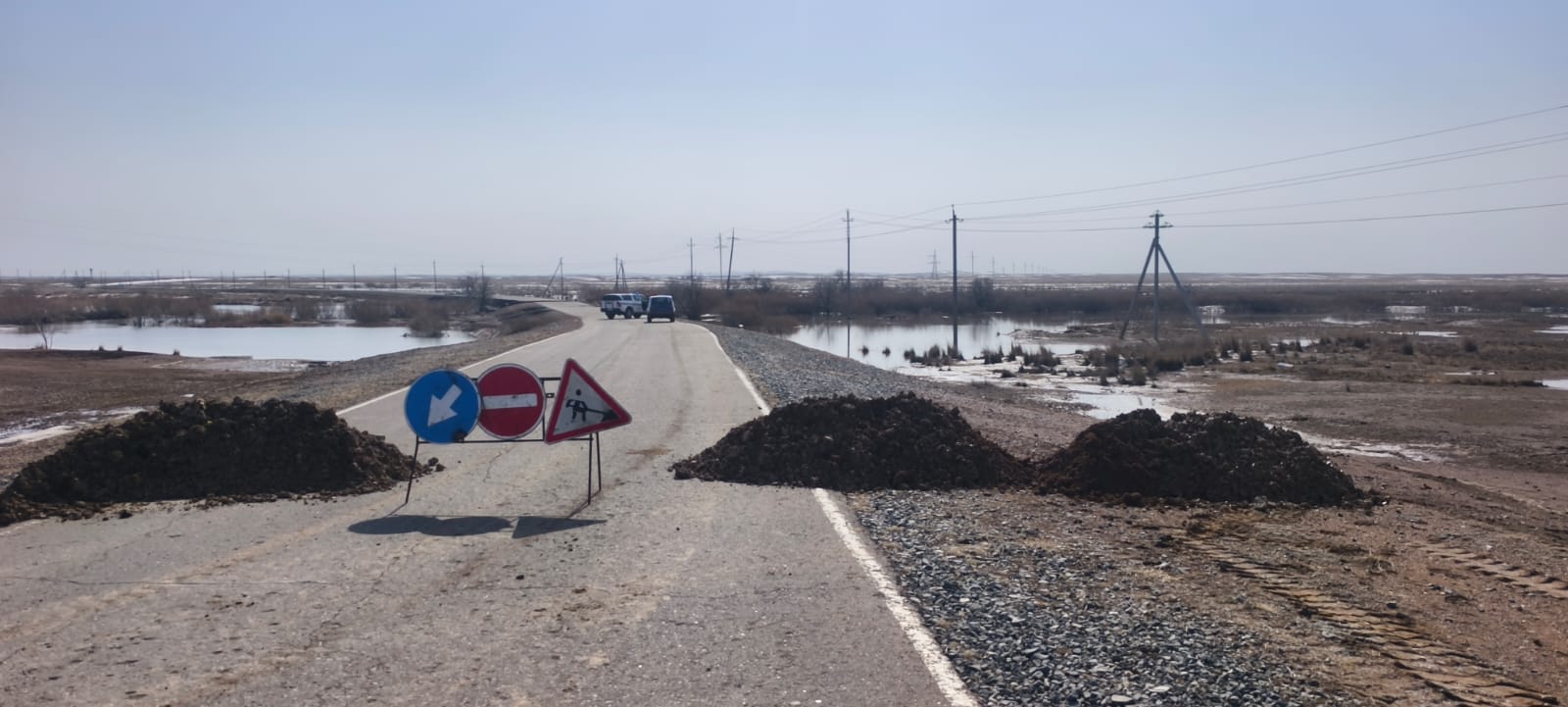 Павлодар облысында ауылды қарғын судан сақтау үшін жолды ашуға тура келді