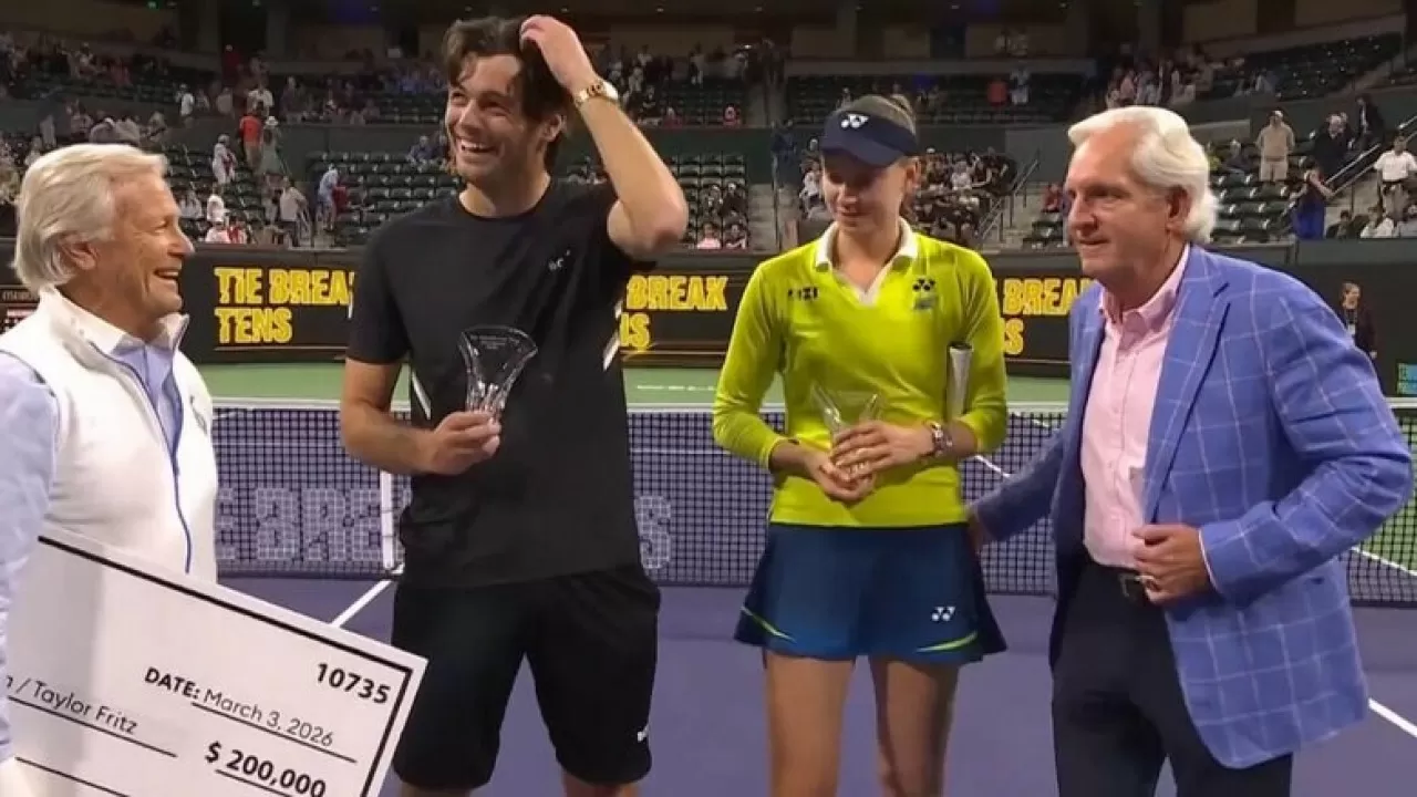 Елена Рыбакина не позволила организатору коснуться ее на награждении в Индиан Уэллсе