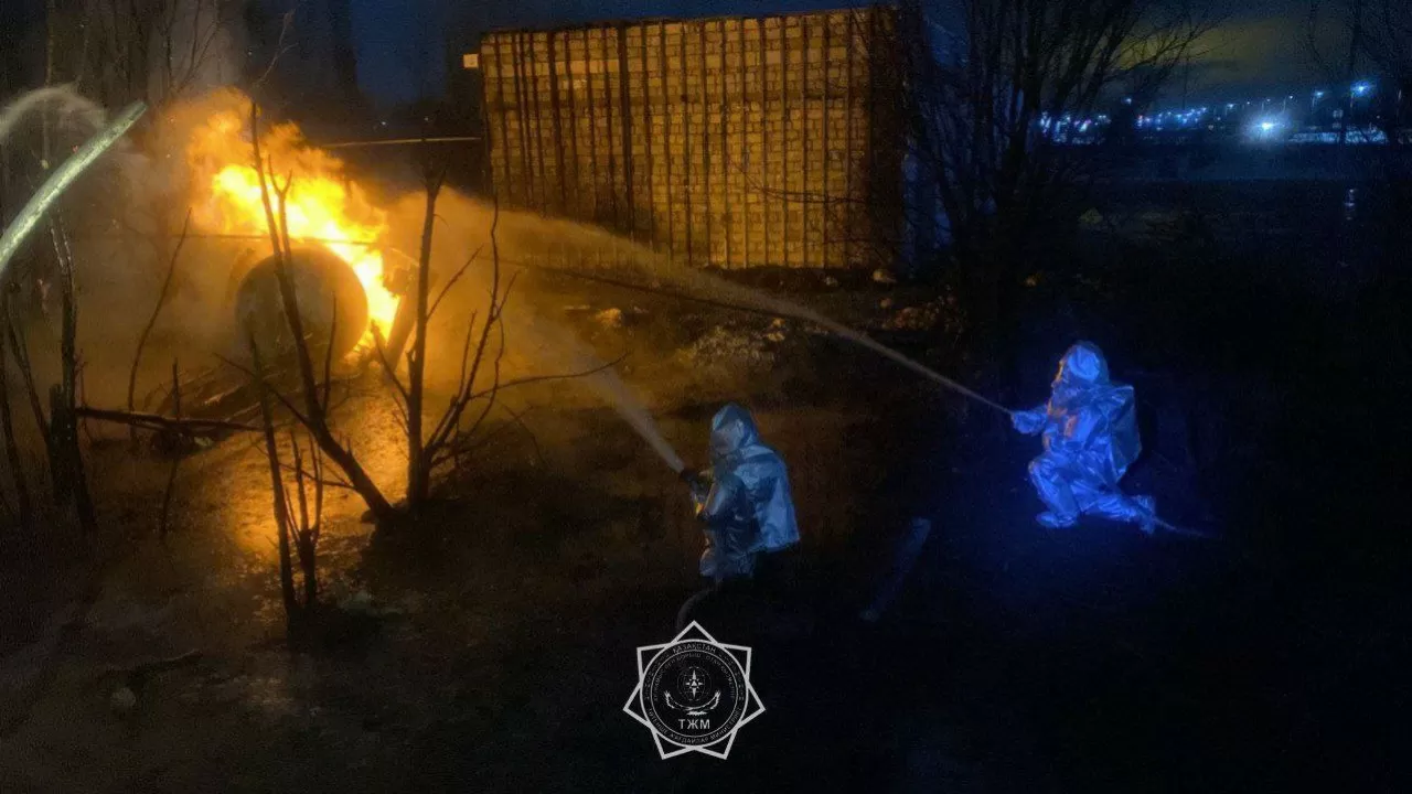 Мощный взрыв прогремел на заправке в Актобе 