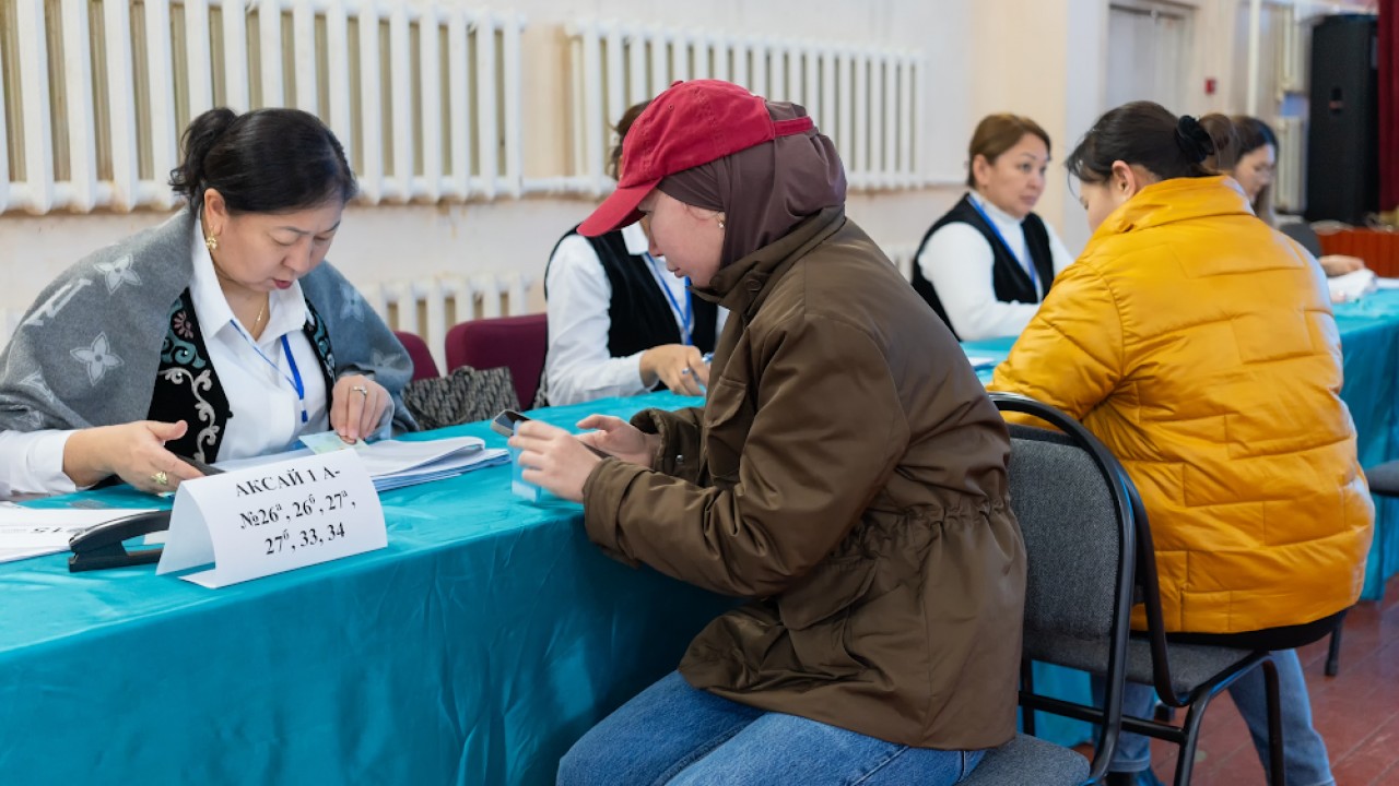 Алматинцы активнее голосуют за Конституцию, чем за АЭС