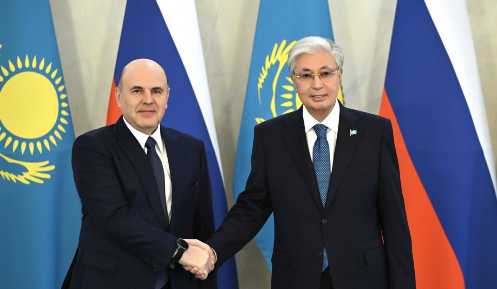 Токаев и Мишустин обсудили подготовку к визиту Путина 