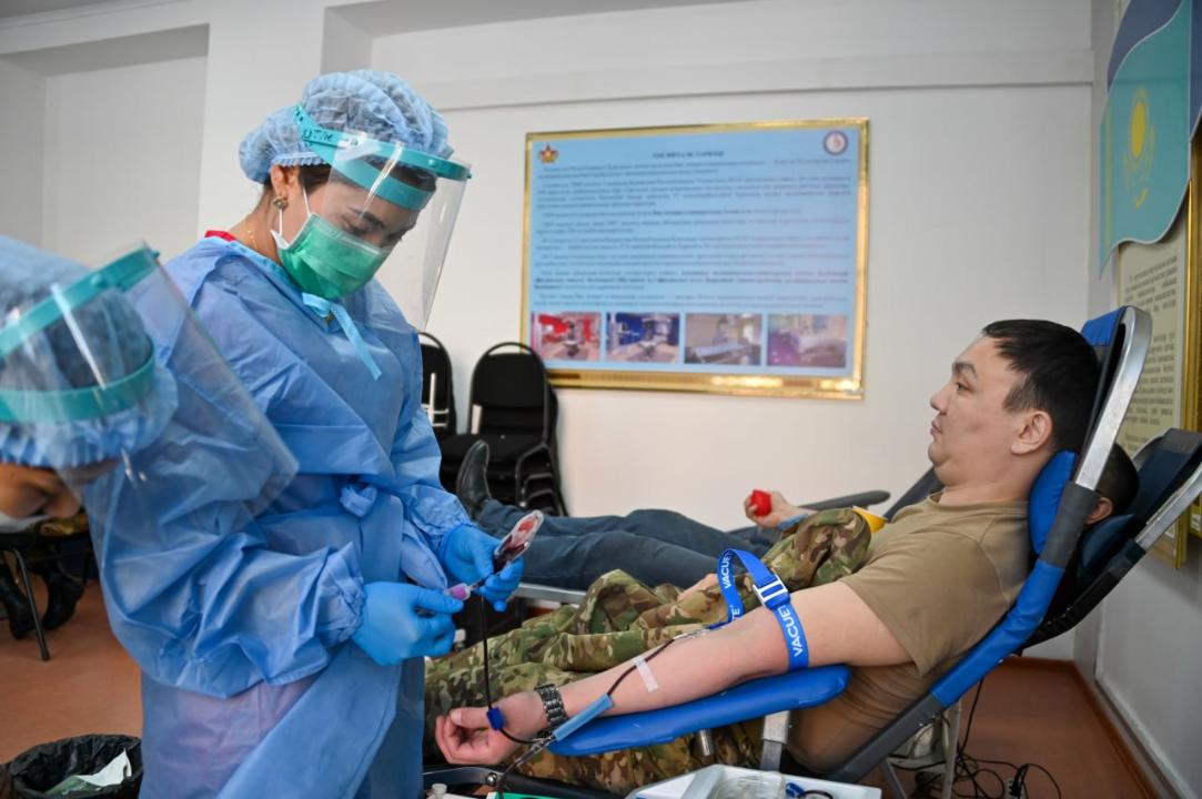 Елордада әскери дәрігерлер өтеусіз негізде қан тапсыру акциясын өткізді