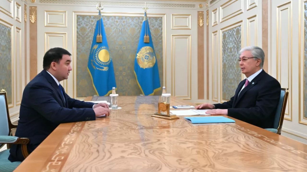 Токаев принял акима Туркестанской области 