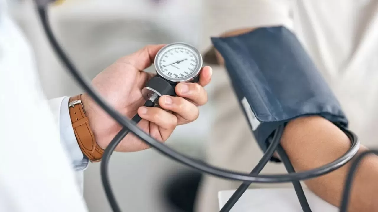 Почему весной гипертоники и гипотоники чувствуют себя хуже  