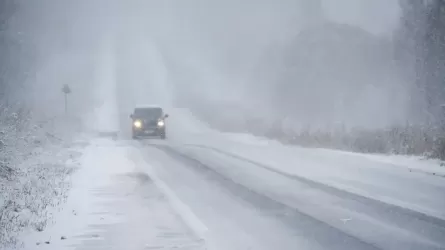 В семи областях Казахстана закрыли участки дорог 