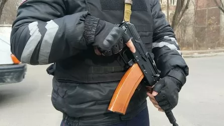 В Уральске накрыли банду рецидивистов: вымогали телефоны и грабили на улице 