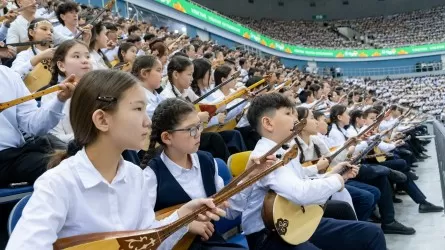  В Алматы установили мировой музыкальный рекорд  