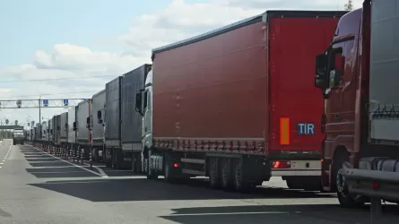  Фуры застряли на границе: перевозчики Казахстана теряют деньги