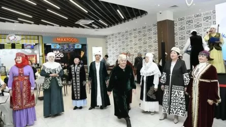 Мода с историей: как старшее поколение Астаны популяризирует национальную одежду