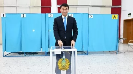 Аким Алматы Дархан Сатыбалды проголосовал на референдуме 