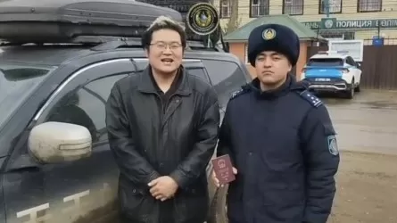 В РК полицейский выручил водителя из Китая  