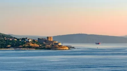 Пролив Дарданеллы временно закрыт