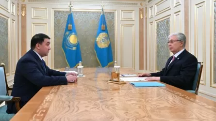 Токаев принял акима Туркестанской области 