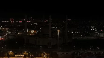 Тьма над столицей: зачем в Астане одновременно &laquo;погасили&raquo; главные символы страны