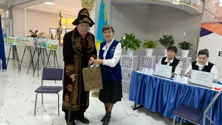 В Алатау первые избиратели на участке №371 проявили высокую активность