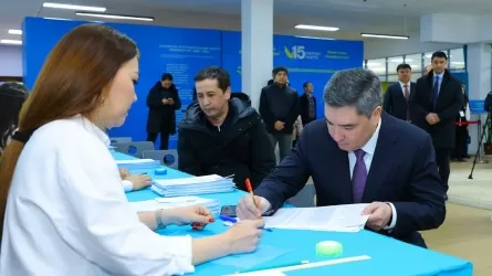 Олжас Бектенов принял участие в республиканском референдуме