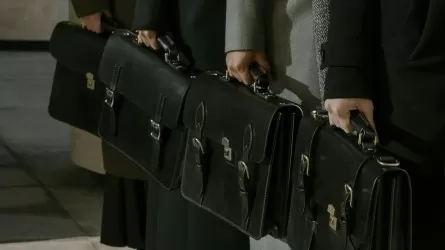 Госслужащим в Казахстане сократят рабочий день 