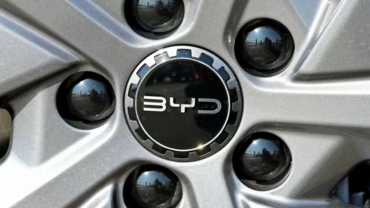 Жестокая ценовая война Китая сокращает прибыль конкурента Tesla 