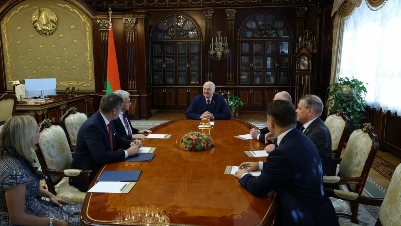 250 политзаключенных помиловал Лукашенко 