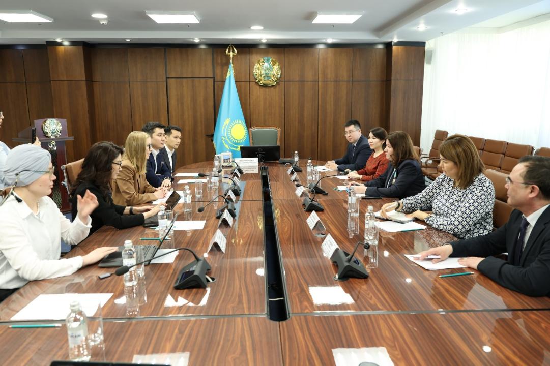 Елде цифрлық мектептер дамиды: Оқу-ағарту министрі Google for Education басшылығымен кездесті