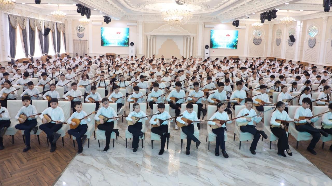 Қарағанды облысында 10 мыңға жуық жас домбырашы белгілі күйлерді бір мезетте орындады