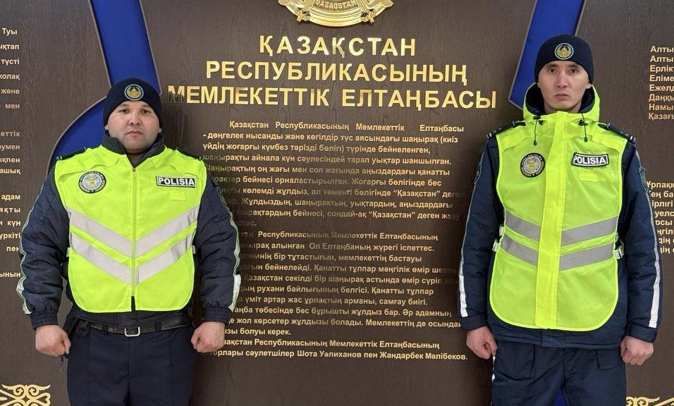 Қызылордалық полицейлер рульде отырып, есінен танған жас жігітті құтқарды