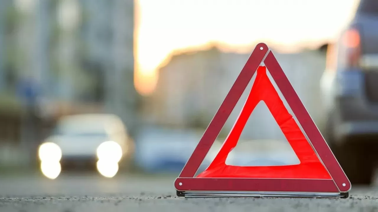 Пьяная женщина протаранила припаркованные машины в Курчатове