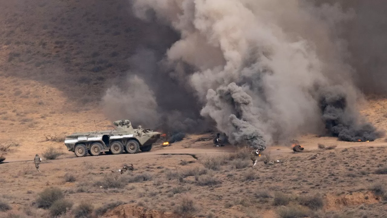 Военная техника введена в районы, граничащие с территорией Казахстана 