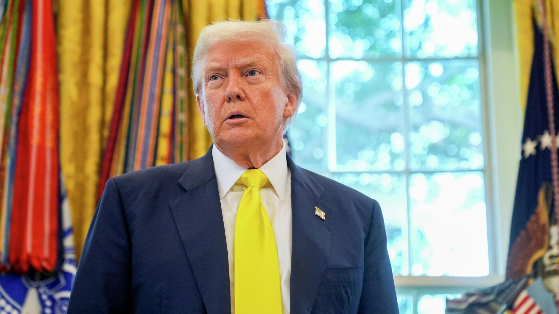 Трамп Иранды Ормуз арқылы өтетін кемелерден ақы алмауға шақырды