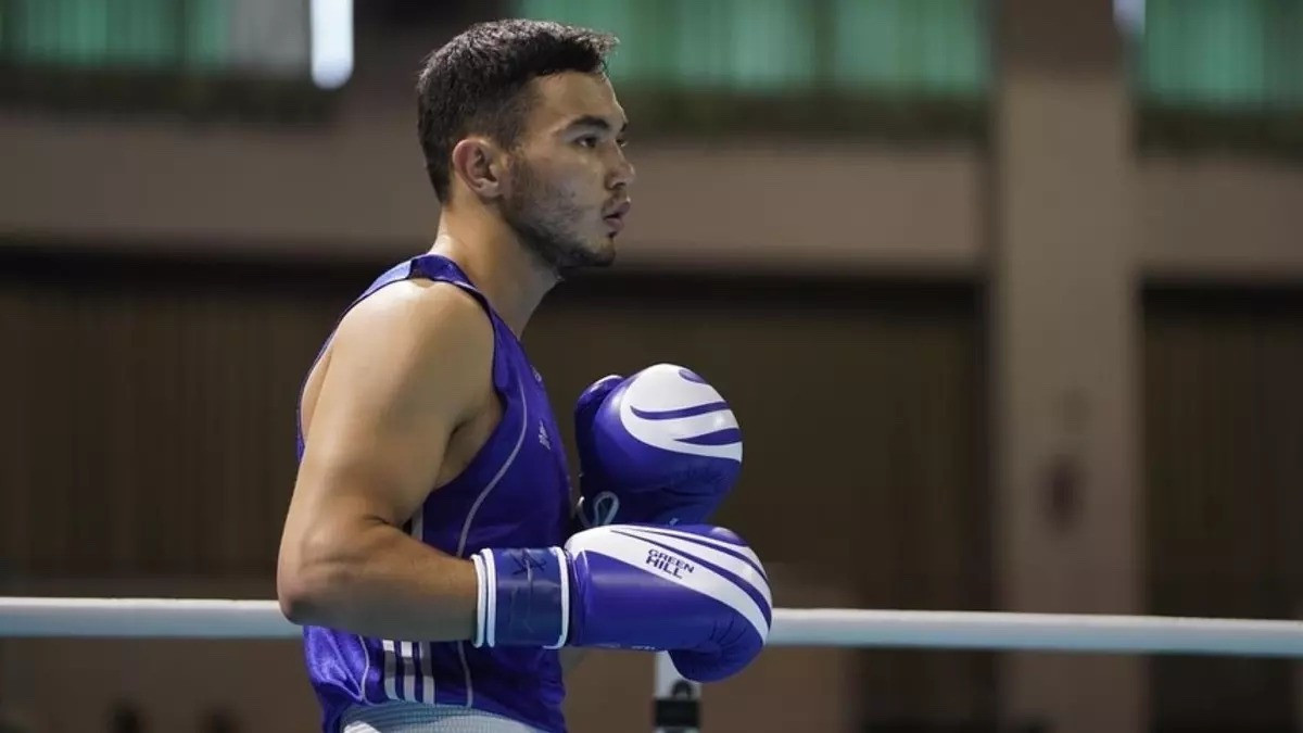 Қазақстандық боксшы Ерасыл Жақпеков өзбекстандық спортшыға есе жіберді   