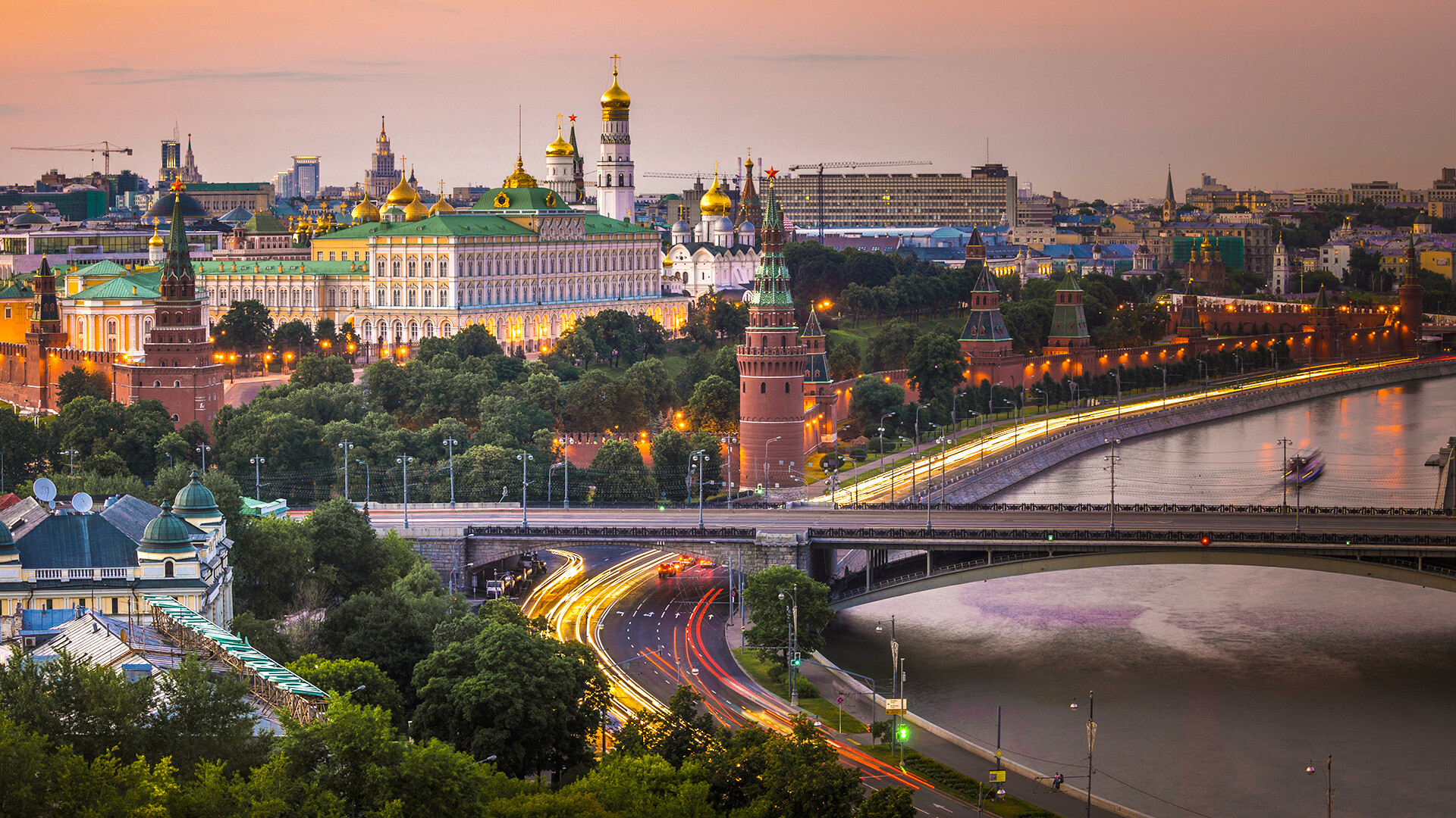 Көрші елде кең ауқымды дағдарыс басталды