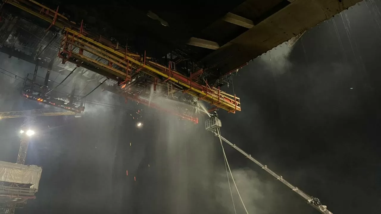 В Павлодаре в очередной раз тушили строящийся мост